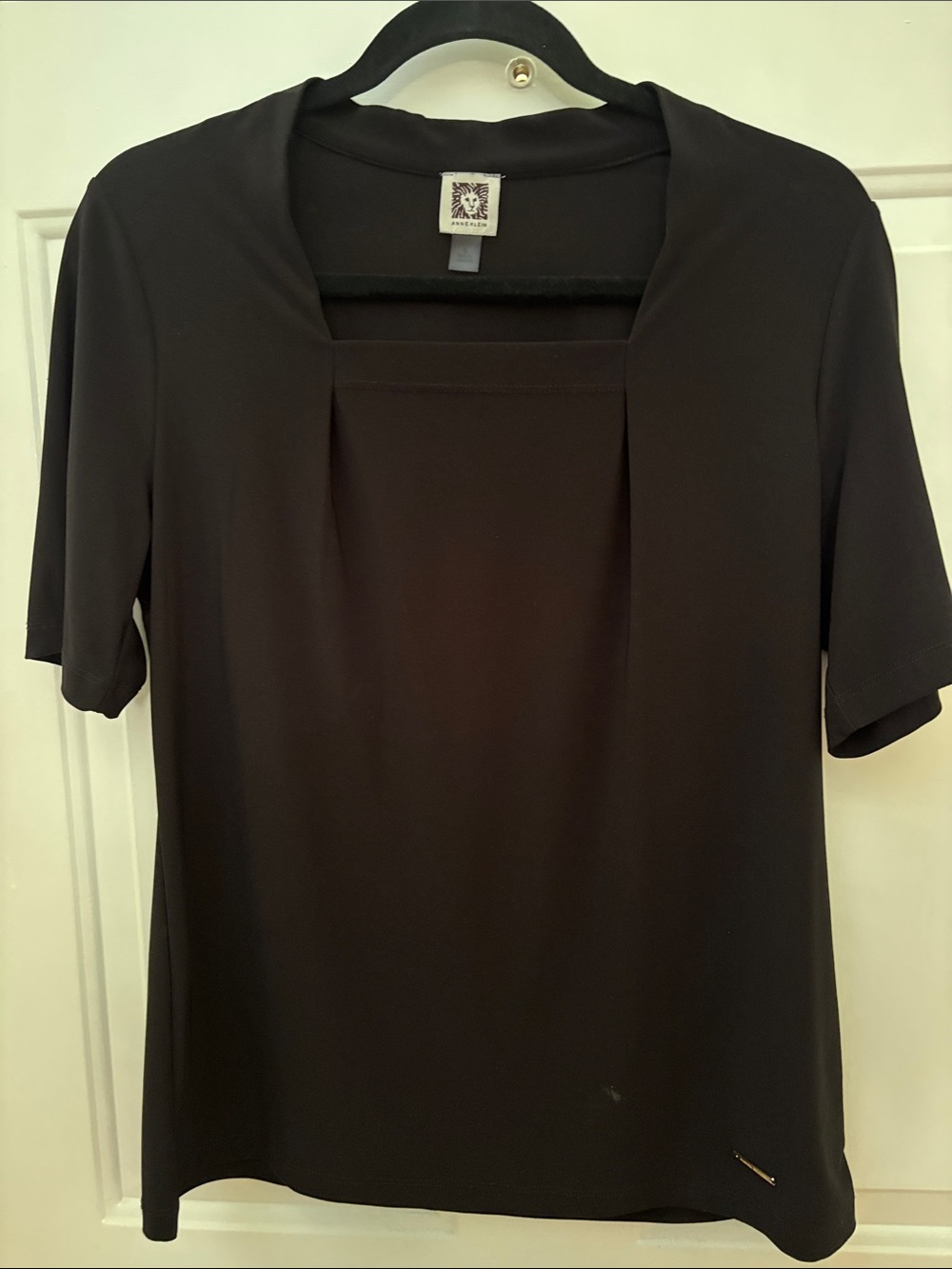 Anne Klein Black Square-Neck Short Sleeve Top with Hem Accent